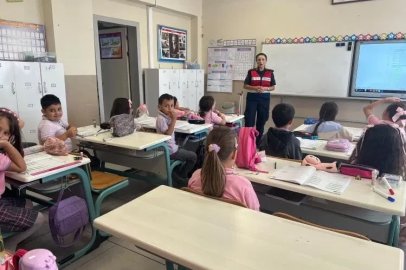 Jandarma, öğrencileri okulda bilgilendirdi
