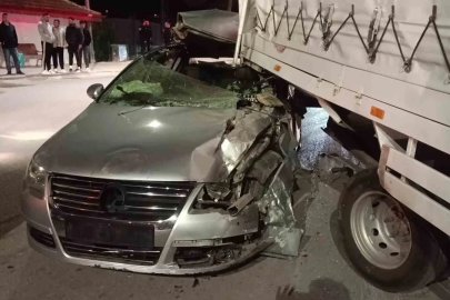 Amasya’da kamyonete çarpan otomobil hurdaya döndü: 1 yaralı
