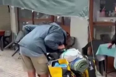 Bisikletli Fransız gezgine vatandaşlardan yardım eli
