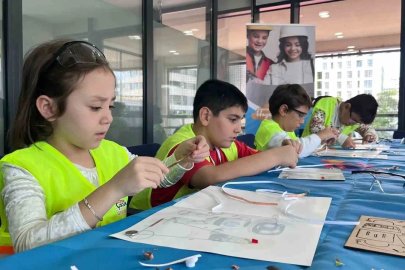 Esenyurtlu çocuklar Hayal Fabrikası’nda bilim ve sanatla buluşuyor
