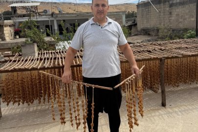 Gaziantep’in yöresel lezzetleri cevizli sucuk ve bastık geleneksel yöntemlerle hazırlanıyor
