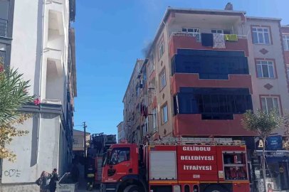 Gelibolu’da bir apartmanın 4’üncü katından çıkan yangın korkuttu
