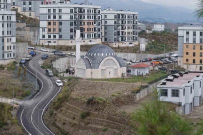 Hatay’da depremin ardından inşa edilen 136’ncı cami ibadete açıldı
