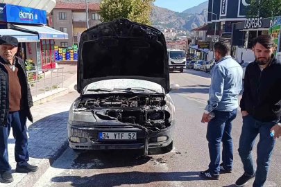 KPSS’ye giren gencin park ettiği otomobilden alevler yükseldi, yangını polisler söndürdü
