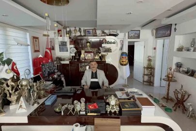 Başkanın makam odası antikacı dükkanını aratmıyor
