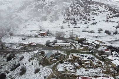 Erzincan’da hava soğudu, zirvelere kar yağdı
