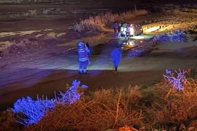 Çamura saplanan araçta mahsur kalan anne ve evlatlarını itfaiye kurtardı
