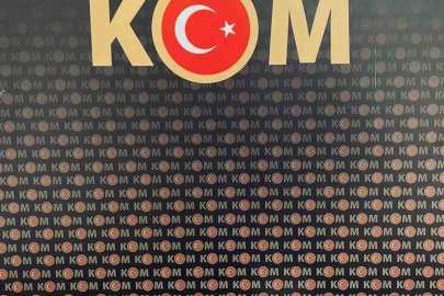 Sürücü belgesi sınavında kopya düzeneğiyle yakalandılar
