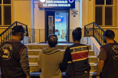Firari kadın mutfaktaki gizli bölmede yakalandı
