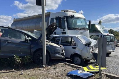 Freni patlayan tanker zincirleme kazaya yol açtı: 4 yaralı
