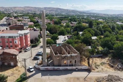 Elazığ’da 300 yıllık tarihi cami 6 yıldır restore edilmeyi bekliyor
