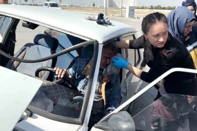 Aksaray’da iki otomobil çarpıştı: 2 yaralı
