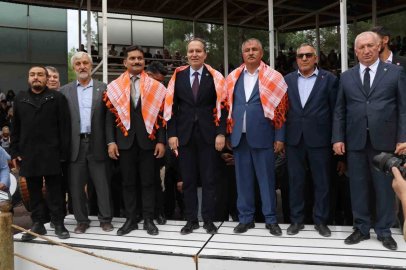 Erbakan, Beyağaç er meydanında pehlivanları yalnız bırakmadı
