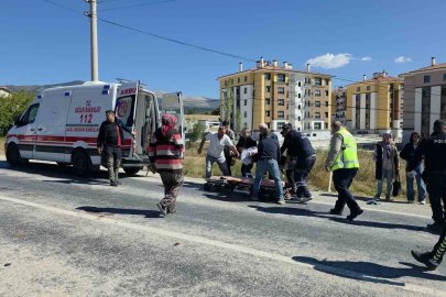 Kütahya’da otomobil motosikletle çarpıştı: 1 ölü, 2 yaralı
