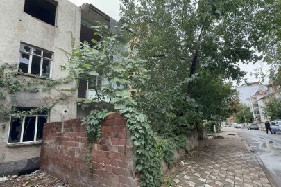 Elazığ’da metruk binada yangın
