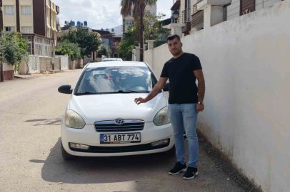 Düğünden yükselen silah sesleri nedeniyle kızını eve çıkaran adamın aracına yorgun mermi isabet etti
