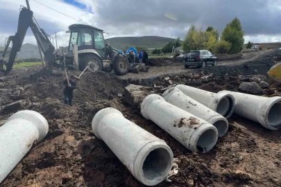 Ardahan’da güvenli ulaşım için köy yollarında genişletme çalışması
