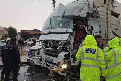 Gaziantep’te 3 aracın karıştığı zincirleme kaza: 2 yaralı
