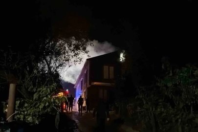 Düzce’de 2 katlı ahşap evde yangın
