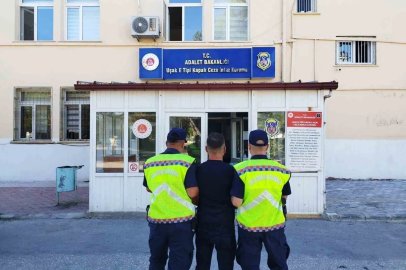 Uşak’ta jandarma ekiplerince kesinleşmiş hapis cezası bulunan 25 aranan şahıs yakalandı

