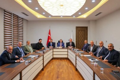 Bayburt’ta kamu yatırımları ve köylerin ihtiyaçları toplantıda görüşüldü
