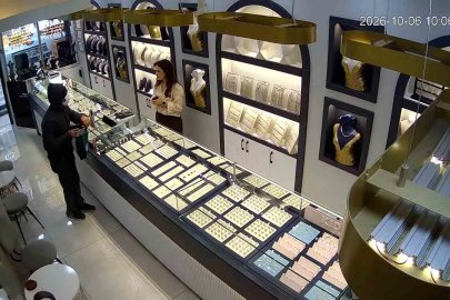 Oyuncak tabancayla kuyumcuyu soymaya kalkıştı
