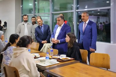 Vali Eldivan yurtlarda öğrencilerin taleplerini dinledi
