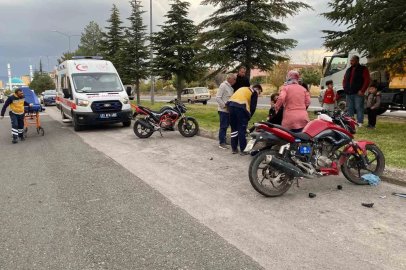 Niğde’de motosikletler kafa kafaya çarpıştı: 2 yaralı
