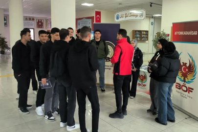 Polis ekipleri üniversite öğrencilerini bilgilendirdi
