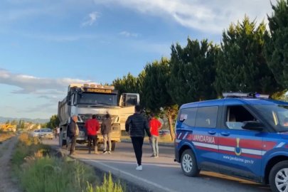 Antalya’da seyir halindeki kamyon kurşunlandı: 1 yaralı

