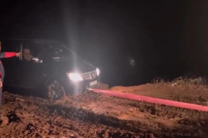 Kilis’te çamura saplanan araçlar kurtarıldı

