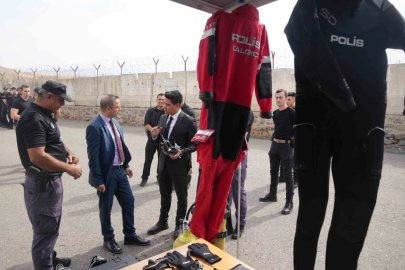 Cizre Kaymakamı Baycar, su altı arama kurtarma ekibi ile görüştü
