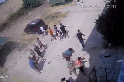 Çocukların gürültüsü kavgaya dönüştü: Zincir, keser, sopa ve bıçaklarla saldırdılar

