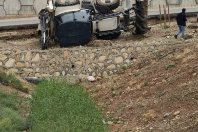 Batman’da kontrolden çıkan iş makinesi devrildi: 1 yaralı
