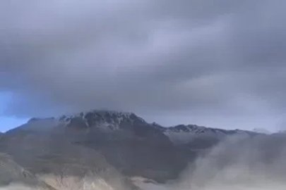 Berit Dağı’nın zirvesine mevsimin ilk karı yağdı
