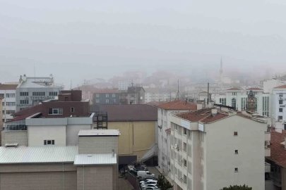 Yozgat’ta yoğun sis etkili oldu: Görüş mesafesi 30 metreye düştü
