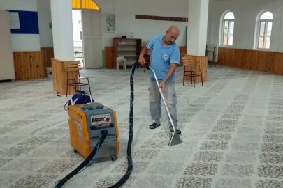Akdeniz’de ibadethanelerin temizliği düzenli olarak yapılıyor
