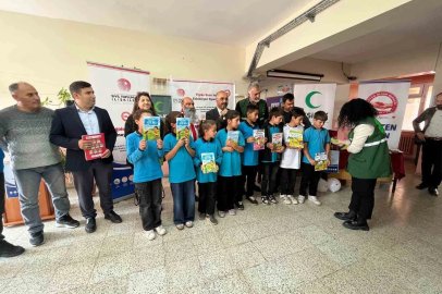 Yiğido dede çocuklara geleneksel oyunları anlattı
