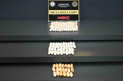 Vücutlarında 1 kilo uyuşturucu taşıyan 3 şüpheli tutuklandı
