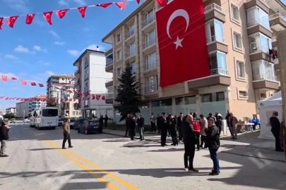 Şehit polis Ahmet Türkoğlu’nun baba ocağına Türk bayrağı asıldı
