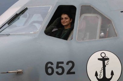 Gökyüzünde bir ilk: Türk Deniz Kuvvetleri’nin ilk kadın uçak pilotu
