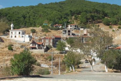 Balıkesir Edremit’te terkedilen Kavurmacılar köyü cazibe merkezi haline geldi
