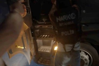 Bulgaristan’dan gelen tırda 84 kilo 700 gram skunk maddesi ele geçirildi, nefes kesen operasyon kameraya yansıdı
