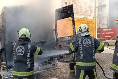 Seyir halindeki otomobil alevlere teslim oldu
