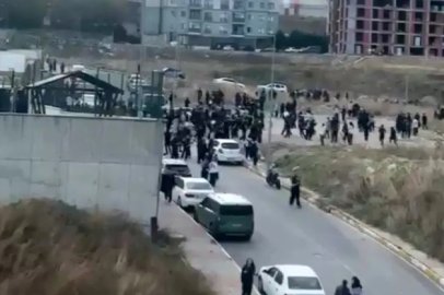 Esenyurt’ta bir lisede öğrenciler arasında henüz belirlenemeyen bir nedenle kavga çıktı. Olay yerine polis ve sağlık ekipleri sevk edildi.
