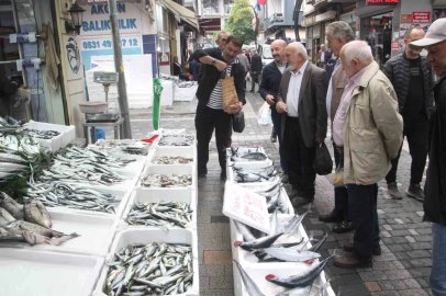 900 gramlık palamut 50 lira: Vatandaş sıraya girdi
