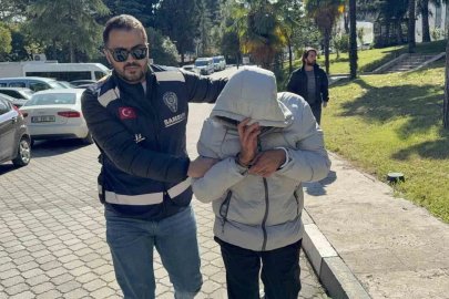 Kıskançlık sebebiyle karısını bıçaklayan koca, adliyeye sevk edildi
