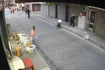 Unutulan gümüş dolu poşeti alıp götürdü: O anlar kamerada

