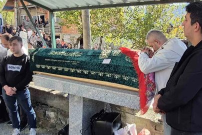 Okulda bıçaklı saldırıda hayatını kaybeden Eslem Sare, Bartın’da toprağa verildi
