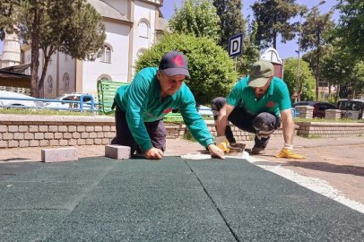 Efeler’de park ve yeşil alanlar bakıma alındı
